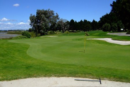 �j���[�W�[�����h�̃S���t��