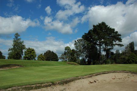 �j���[�W�[�����h�̃S���t��