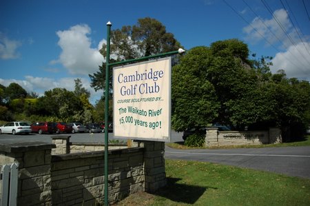 �j���[�W�[�����h�̃S���t��