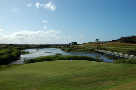 �j���[�W�[�����h�̃S���t��