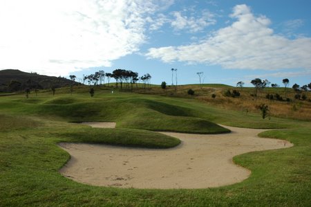 �j���[�W�[�����h�̃S���t��