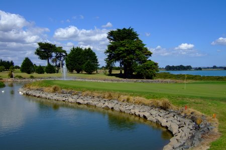 �j���[�W�[�����h�̃S���t��