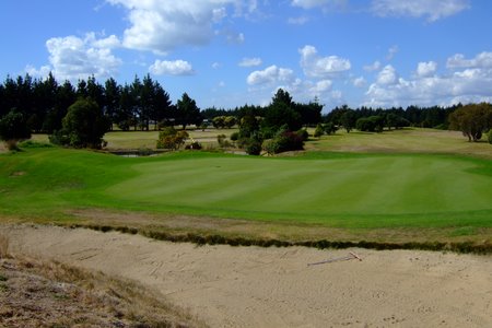 �j���[�W�[�����h�̃S���t��