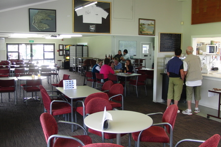 �j���[�W�[�����h�̃S���t��