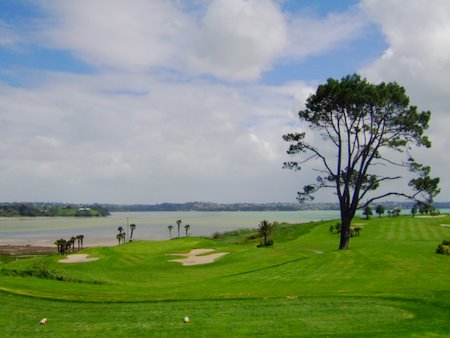 �j���[�W�[�����h�̃S���t��