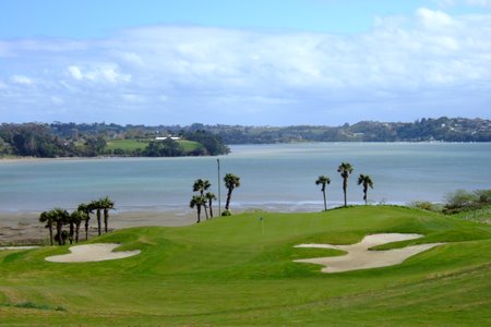 �j���[�W�[�����h�̃S���t��