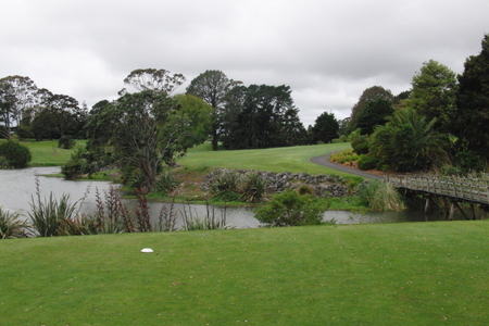 �j���[�W�[�����h�̃S���t��