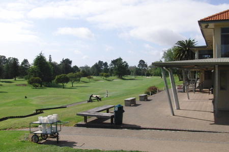 �j���[�W�[�����h�̃S���t��