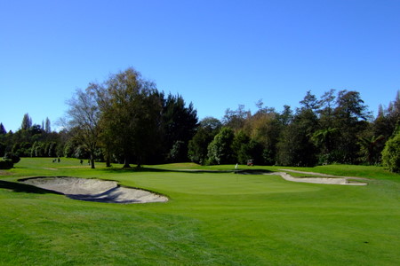 �j���[�W�[�����h�̃S���t��