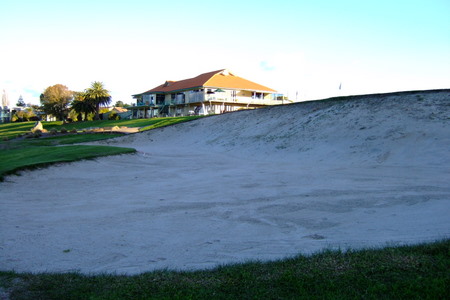 �j���[�W�[�����h�̃S���t��