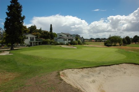 �j���[�W�[�����h�̃S���t��