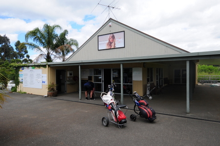 �j���[�W�[�����h�̃S���t��