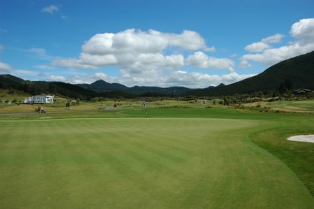 �j���[�W�[�����h�̃S���t��