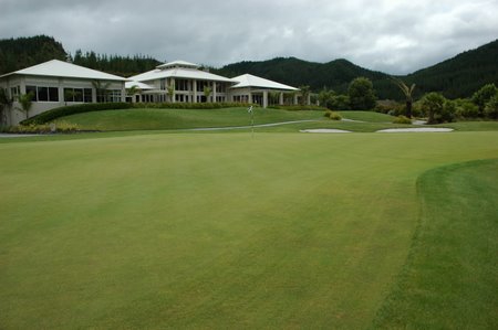 �j���[�W�[�����h�̃S���t��