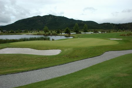 �j���[�W�[�����h�̃S���t��