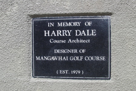 �j���[�W�[�����h�̃S���t�� �}���K���C