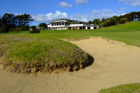 �j���[�W�[�����h�̃S���t�� �}���K���C