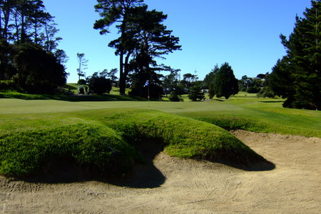 �j���[�W�[�����h�̃S���t�� �}���K���C