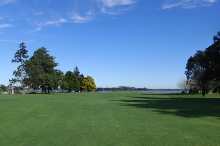 �j���[�W�[�����h�̃S���t��