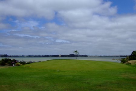 �j���[�W�[�����h�̃S���t��