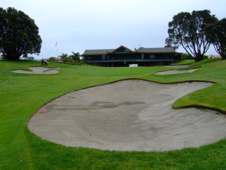 �j���[�W�[�����h�̃S���t��