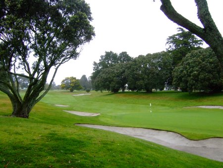 �j���[�W�[�����h�̃S���t��