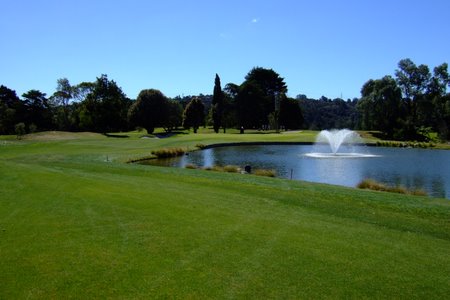 �j���[�W�[�����h�̃S���t��