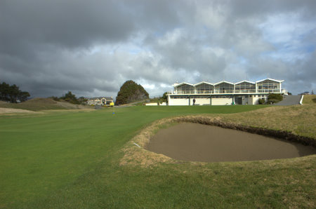 �j���[�W�[�����h�̃S���t��