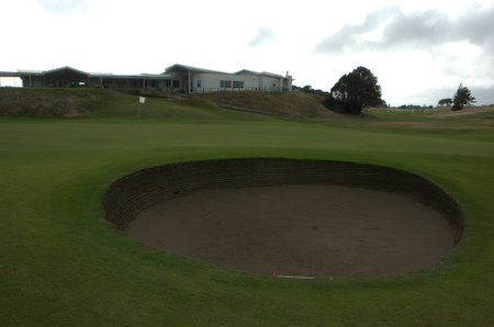 �j���[�W�[�����h�̃S���t��