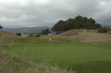 �j���[�W�[�����h�̃S���t��