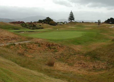 �j���[�W�[�����h�̃S���t��