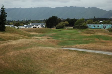 �j���[�W�[�����h�̃S���t��