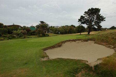 �j���[�W�[�����h�̃S���t��