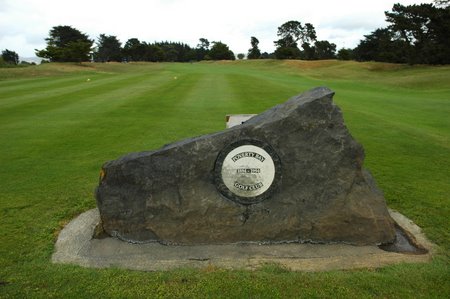 �j���[�W�[�����h�̃S���t��