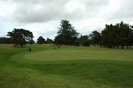 �j���[�W�[�����h�̃S���t��