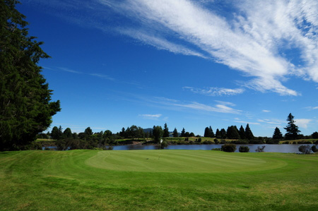 �j���[�W�[�����h�̃S���t��