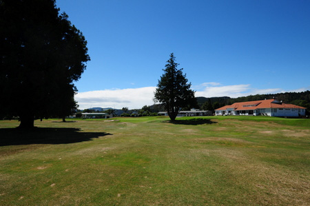 �j���[�W�[�����h�̃S���t��