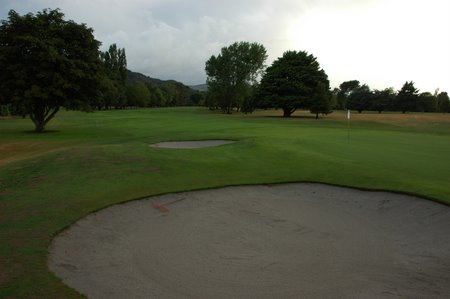 �j���[�W�[�����h�̃S���t��