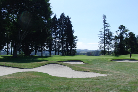 �j���[�W�[�����h�̃S���t��