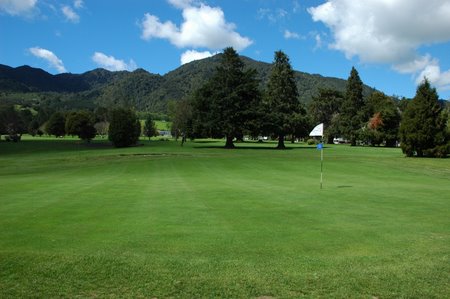 �j���[�W�[�����h�̃S���t��