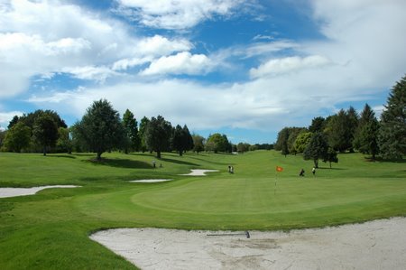 �j���[�W�[�����h�̃S���t��