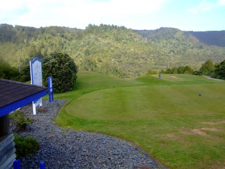 �j���[�W�[�����h�̃S���t��