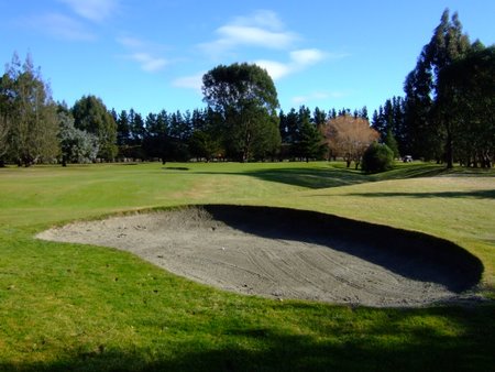 �j���[�W�[�����h�̃S���t��