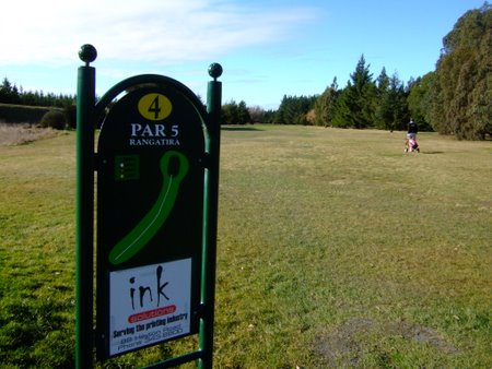 �j���[�W�[�����h�̃S���t��