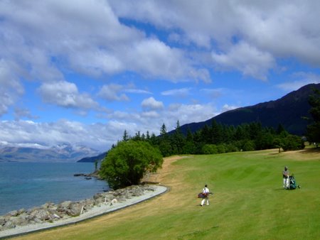 �j���[�W�[�����h�̃S���t��