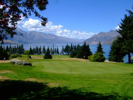 �j���[�W�[�����h�̃S���t��