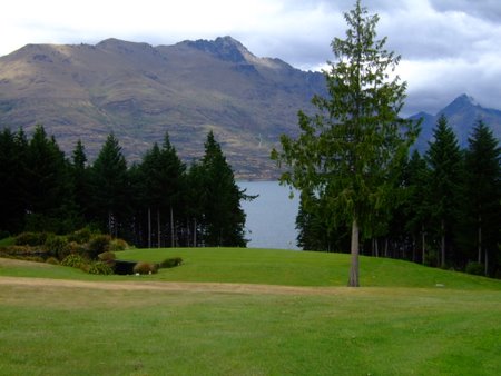 �j���[�W�[�����h�̃S���t��