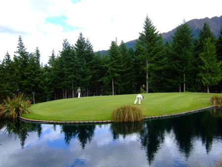 �j���[�W�[�����h�̃S���t��