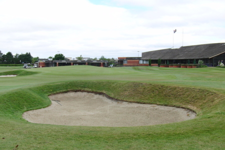 �j���[�W�[�����h�̃S���t��