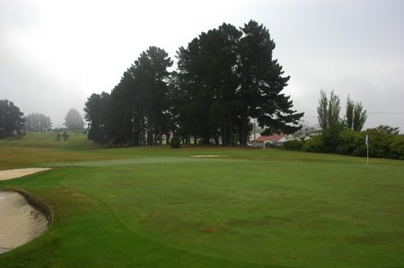 �j���[�W�[�����h�̃S���t��